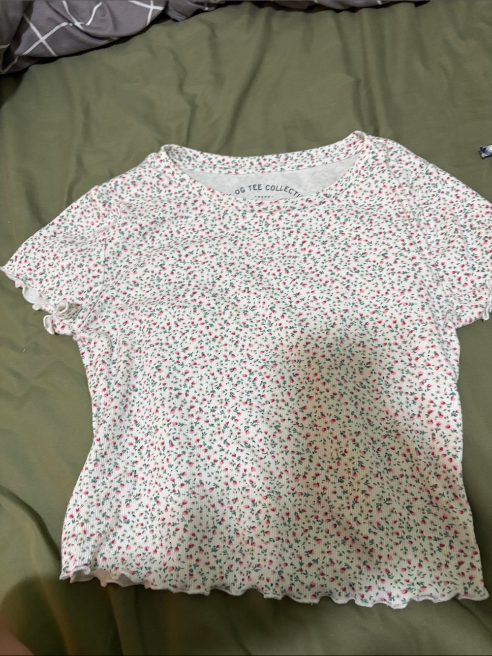 Aeropostale White Floral Ruffle Edge Crop Tee